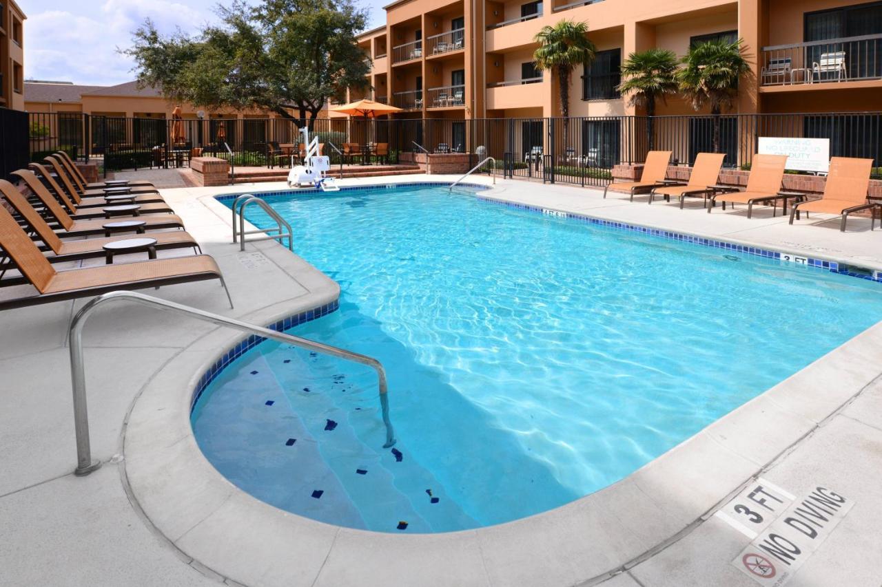 Courtyard By Marriott San Antonio Medical Center Hotell Exteriör bild